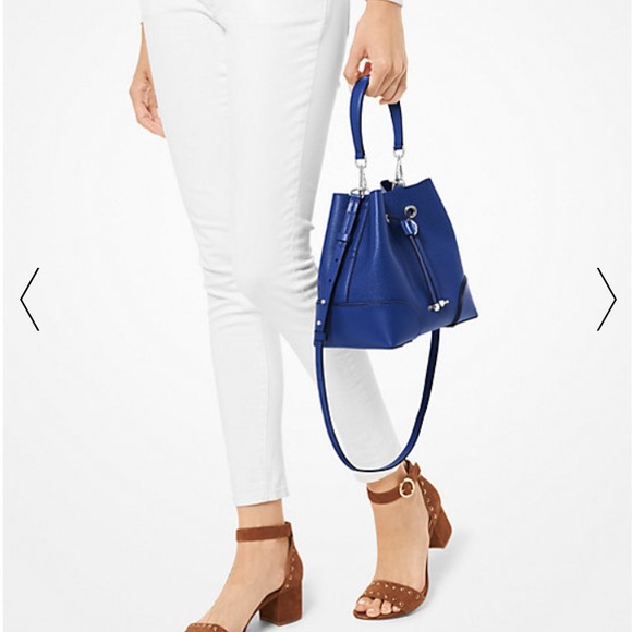 MICHAEL KORS
Mercer Gallery Small Pebbled Leather Shoulder Bag
30H9SZ5L1L - Picture 4 of 12